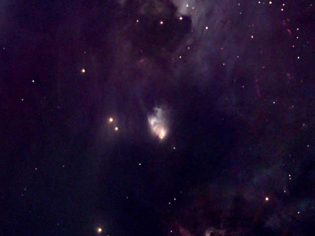 Pildi keskel on McNeili udu Orionis asuva udukogu M78 läheduses
